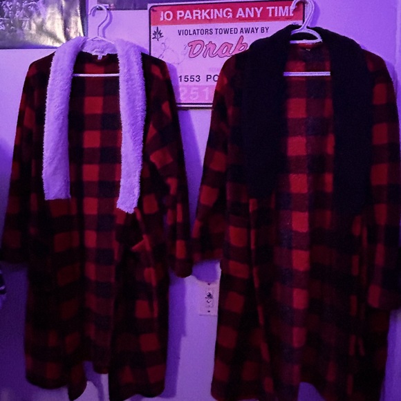 Red And Black Patterned Ardenes Robe/s - Picture 1 of 3